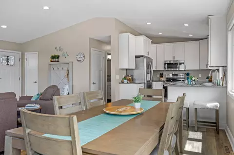 Dining - 18013 Roberds Lake Blvd, Faribault, MN 55021 photo 4 of 6
