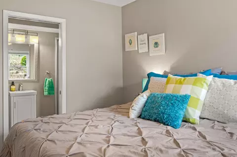 Bedroom - 18013 Roberds Lake Blvd, Faribault, MN 55021 photo 2 of 5