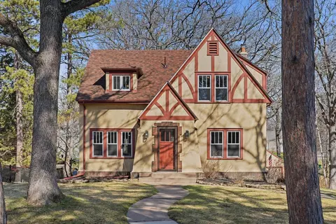 139 Spruce St, Mahtomedi, MN 55115