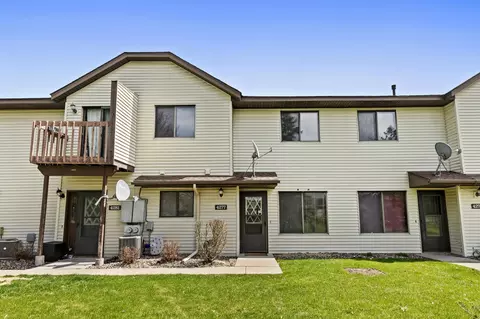 4277 Parkview Ct, Vadnais Heights, MN 55127