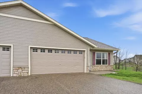 1262 Norway Pine Cir, New Richmond, WI 54017