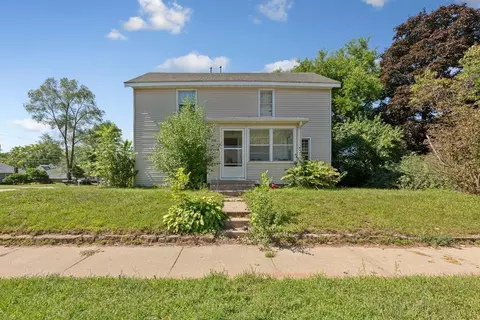 2306 4th St, Eau Claire, WI 54703