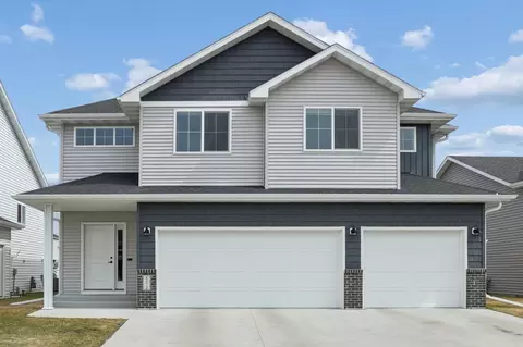 6612 28th St S, Fargo, ND 58104