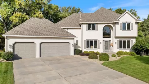 5605 Saint Albans Cir, Shoreview, MN 55126