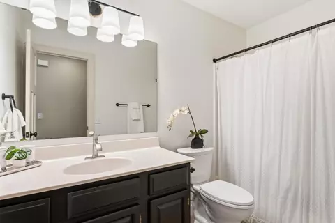 Bath - 719 Eastridge Dr, Northfield, MN 55057 photo 4 of 5