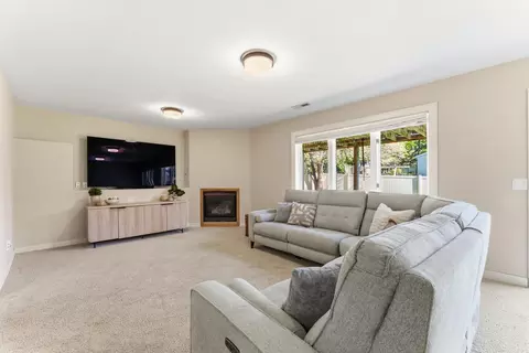 Living - 719 Eastridge Dr, Northfield, MN 55057 photo 7 of 9