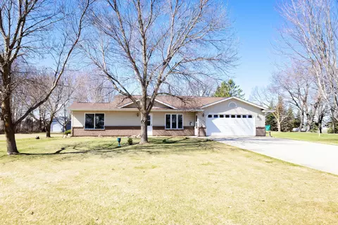 1104 Van Dyke Rd NW, Alexandria, MN 56308