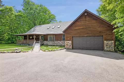 9934 Maple Ave, Bloomington, MN 55431