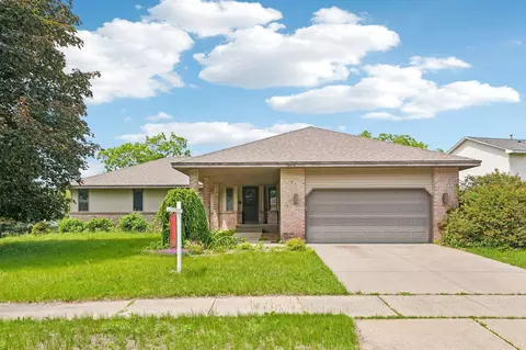 8912 Vincent Pl, Bloomington, MN 55431