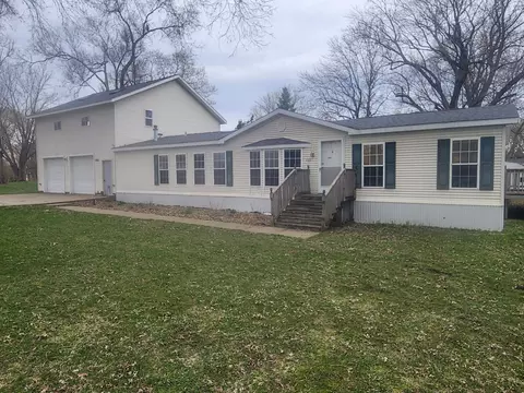 288 W 18th St, Cochrane, WI 54622