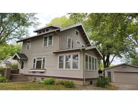 528 11th St, Windom, MN 56101