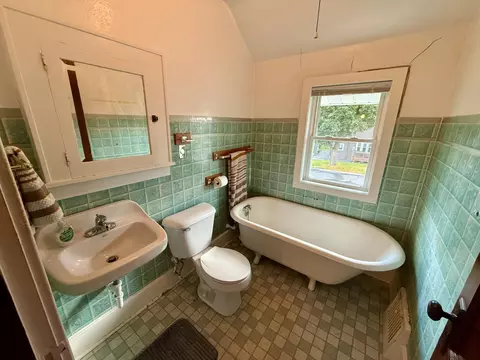 Bath - 407 E Fairview Ave, Olivia, MN 56277 photo 2 of 2