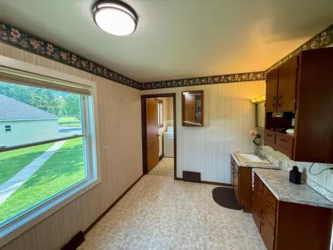 Bath - 407 E Fairview Ave, Olivia, MN 56277 photo 1 of 2