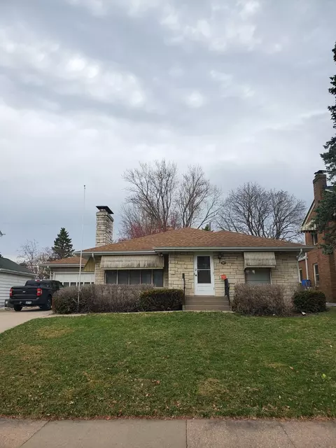 1009 Orange Ave E, Saint Paul, MN 55106