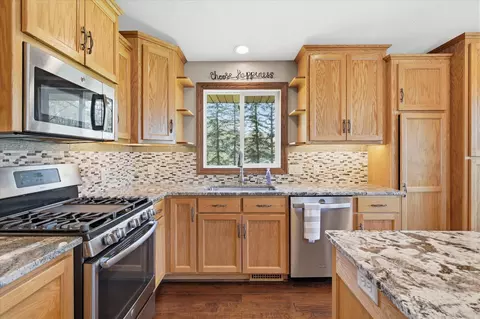 Kitchen - 19620 Jackie Ln, Rogers, MN 55374 photo 6 of 8