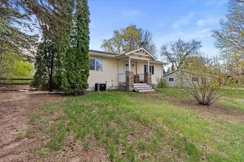 712 8th St NE, Little Falls, MN 56345