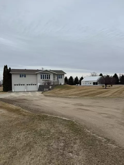 402 Main Ave, Colgate, ND 58046