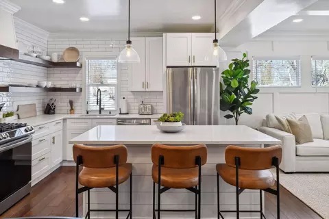 2305 Bayview Pl, Wayzata, MN 55391