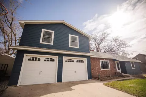507 W 11th St, Morris, MN 56267