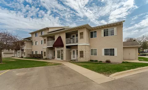 875 37th Ave NW #B, Rochester, MN 55901