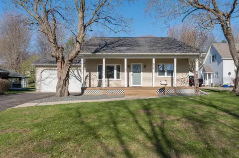 612 N 8th St, Saint Peter, MN 56082