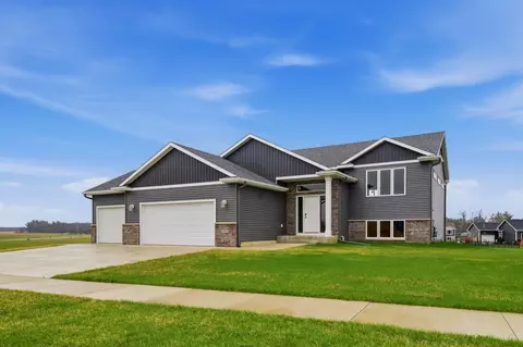 1312 18th Dr NE, Austin, MN 55912