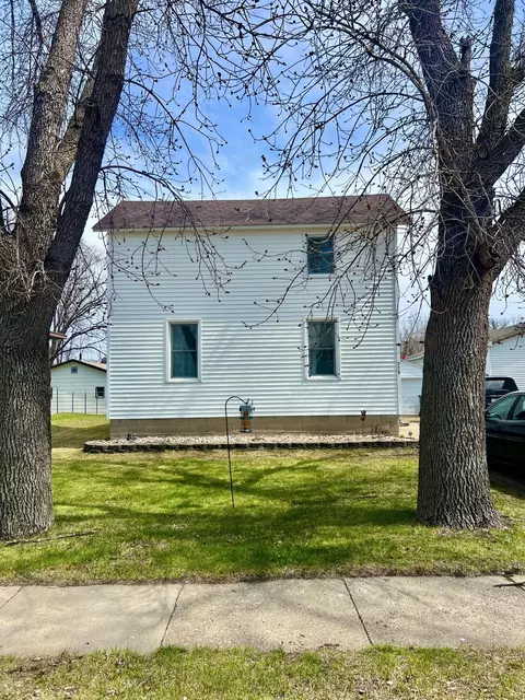 219 N Grant St, Milbank, SD 57252