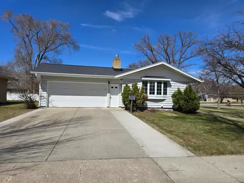 77 23rd Ave N, Fargo, ND 58102