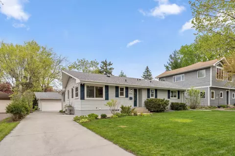 2905 Townview Ave NE, Saint Anthony, MN 55418