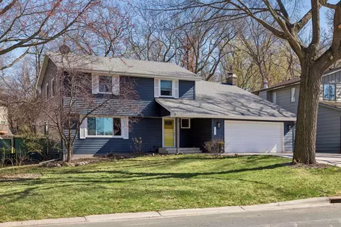 1212 Balsam Trl E, Eagan, MN 55123