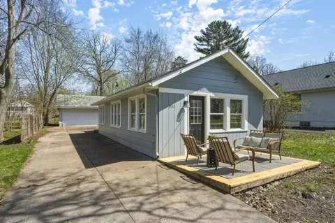 931 6th St SE, Forest Lake, MN 55025