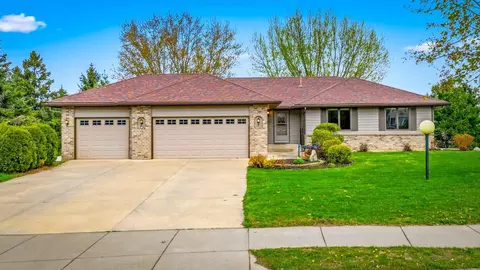 1230 Eagle Ridge Trl, Stillwater, MN 55082