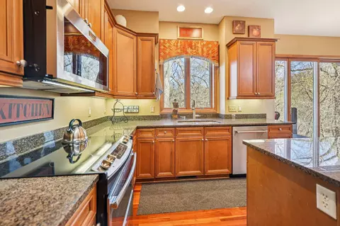 Kitchen - 3489 Wolfberry Ct, Eagan, MN 55123 photo 3 of 5