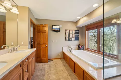Bath - 3489 Wolfberry Ct, Eagan, MN 55123 photo 4 of 7
