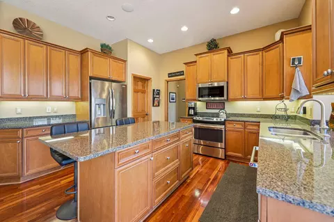 Kitchen - 3489 Wolfberry Ct, Eagan, MN 55123 photo 5 of 5
