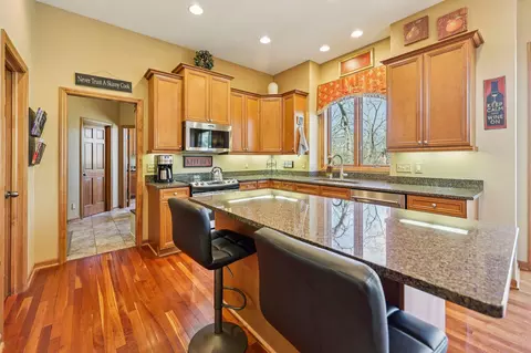 Kitchen - 3489 Wolfberry Ct, Eagan, MN 55123 photo 4 of 5