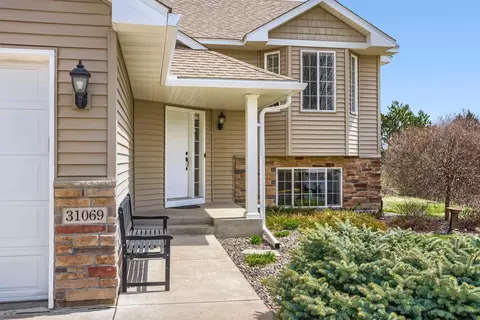 31069 Algonquin Trl, Chisago City, MN 55013