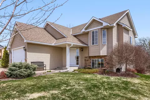 31069 Algonquin Trl, Chisago City, MN 55013