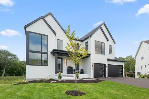 5250 Polaris Ln, Plymouth, MN 55446