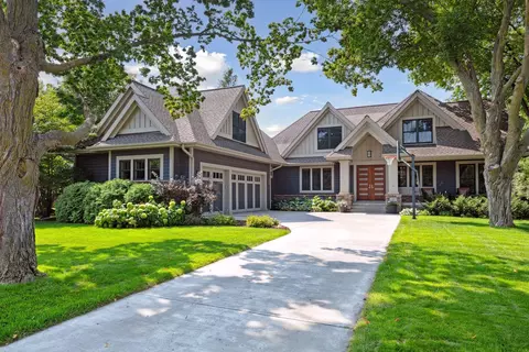 154 Babcock Ln, Wayzata, MN 55391