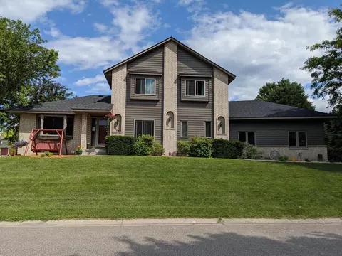 1244 Granada Cir N, Oakdale, MN 55128