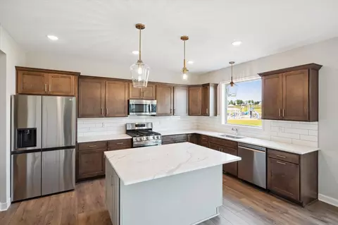 5956 Upper 179th St W, Lakeville, MN 55044