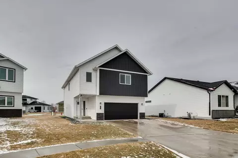Exterior - 507 7th St E, Horace, ND 58047 photo 4 of 10