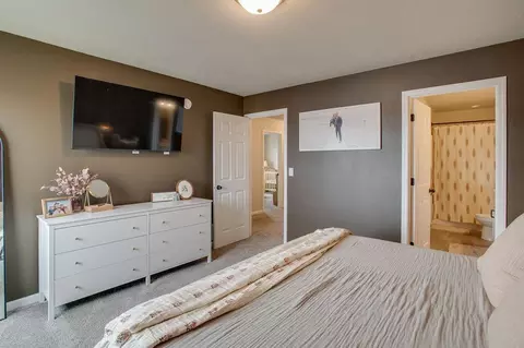 Bedroom - 507 7th St E, Horace, ND 58047 photo 3 of 10