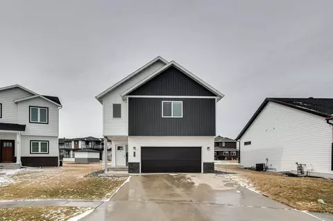 Exterior - 507 7th St E, Horace, ND 58047 photo 3 of 10