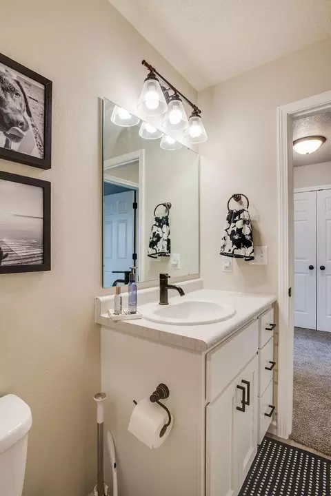 Bath - 507 7th St E, Horace, ND 58047 photo 4 of 6