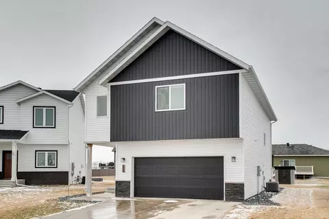 Exterior - 507 7th St E, Horace, ND 58047 photo 2 of 10