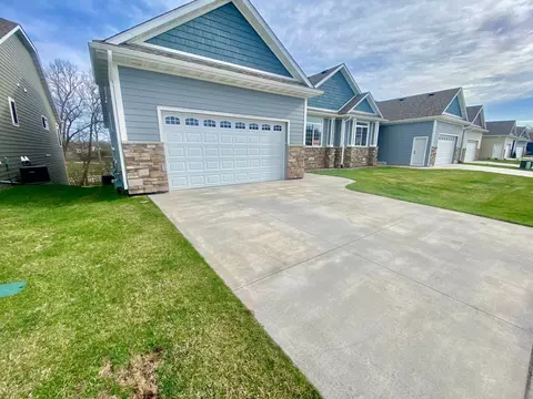 1513 Alexander Rd NE, Rochester, MN 55906