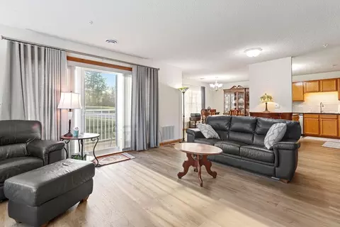 2231 Penn Pl #201, North Saint Paul, MN 55109