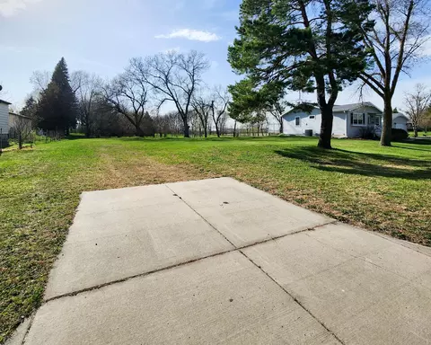 406 N 11th St, Olivia, MN 56277